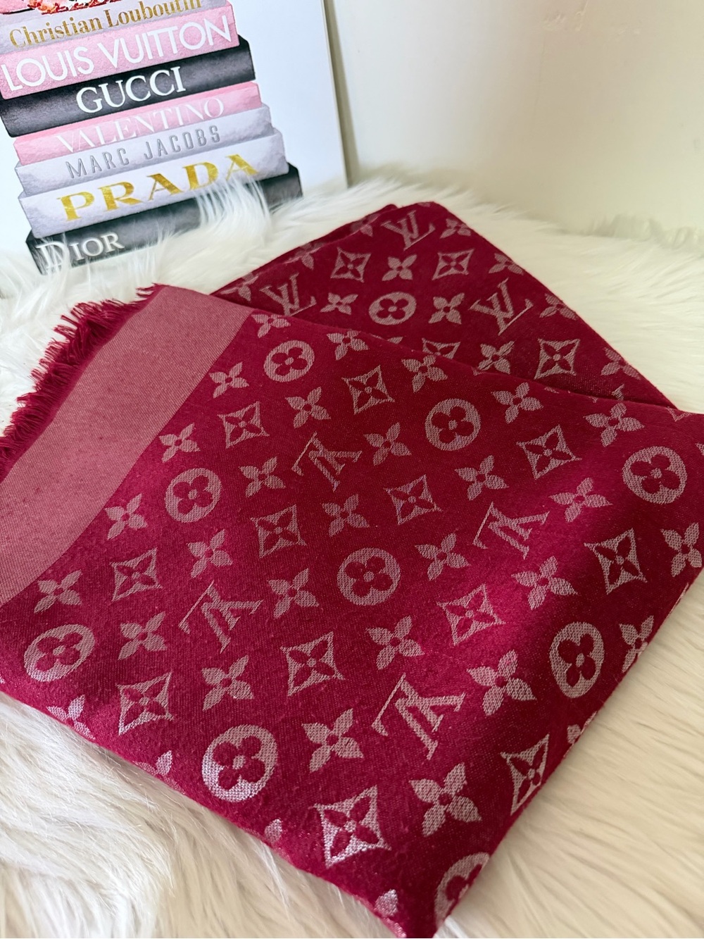 Louis Vuitton Burgundy Monogram Shine Shawl Scarf. - Picture 5 of 11